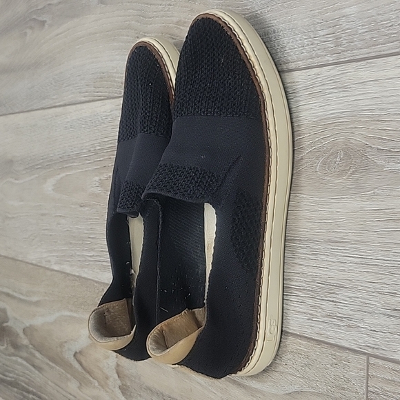 UGG Sammy Black Knit Slip-On Sneakers Size 7 - Picture 2 of 5
